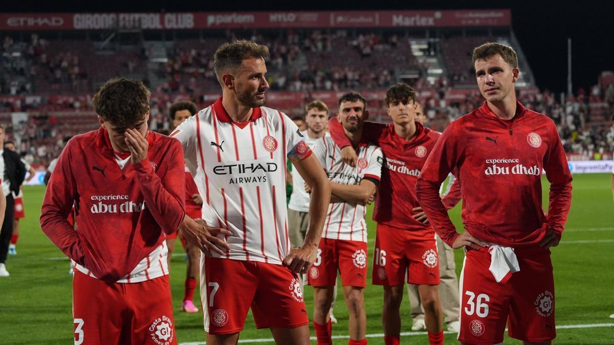 Los jugadores del Girona, desolados tras perder la categoría (Foto: sport.es)